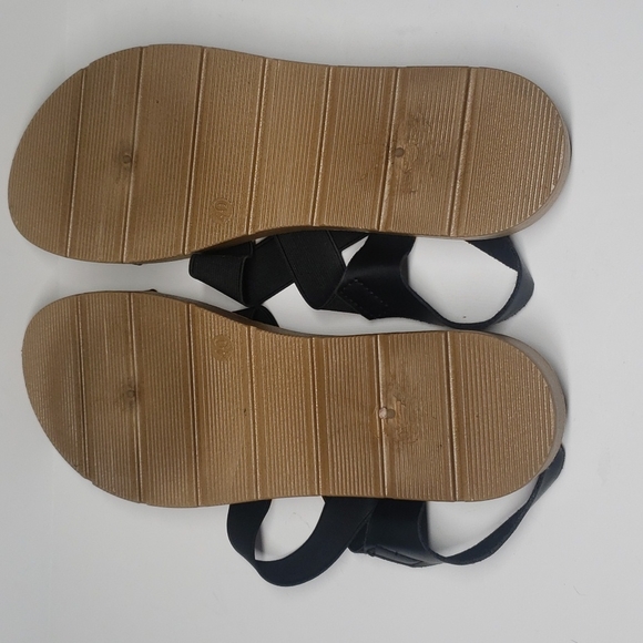 Trary Strappy Sandals - Picture 3 of 4